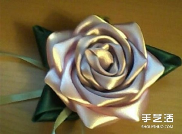 How to make satin ribbon roses, tutorial on folding ribbon roses with illustrations