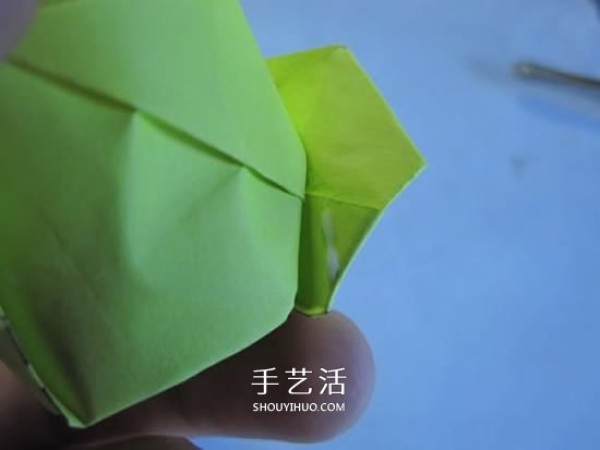 The origami illustration of the original paper rose is very detailed