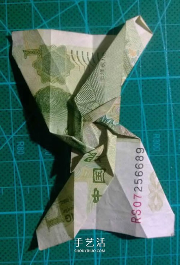 Illustration of the folding method of the hexagonal badge, origami hexagonal badge with one yuan bill