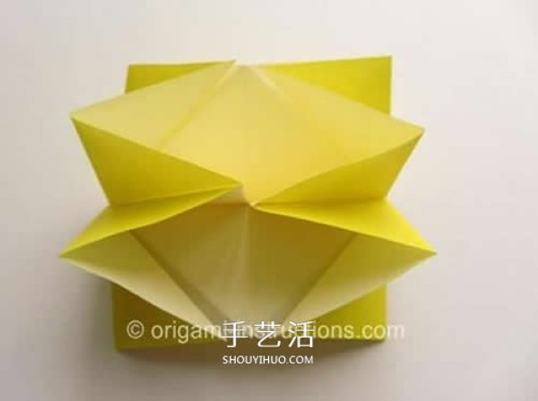 New method of folding a rotating rose, step-by-step diagram of origami rotating rose