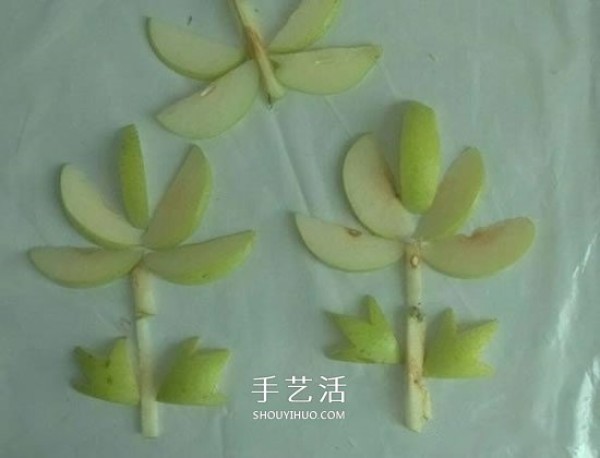 Simple pear handicraft method for children to use fruits to spell flowers