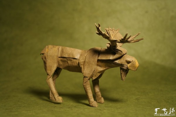 Appreciation of realistic hand-made animal origami works