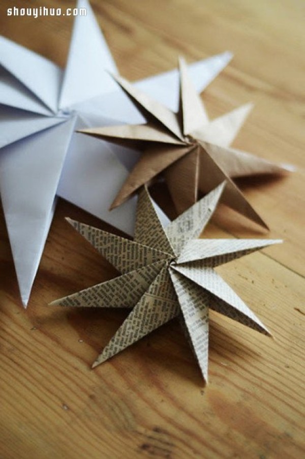 An illustrated tutorial on how to make a three-dimensional eight-pointed star using triangular origami