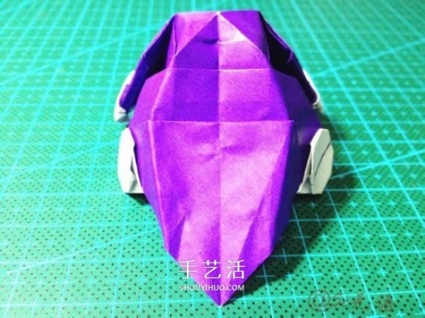 Illustration of how to fold a three-dimensional car, how to fold a hand-made origami car