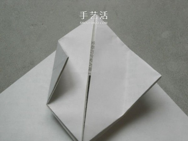 The origami method of a biplane, the step-by-step diagram of how to fold a biplane