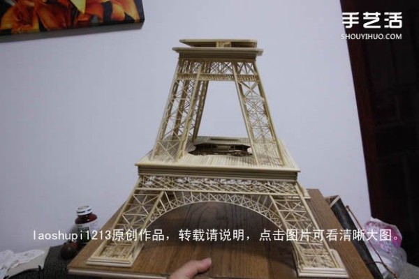 A detailed illustrated tutorial on making a model of the Eiffel Tower using chopsticks and bamboo skewers