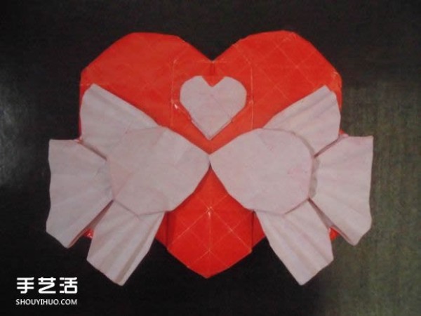 Kissing Fish Origami Illustration of the Super Complex Heart Folding Process