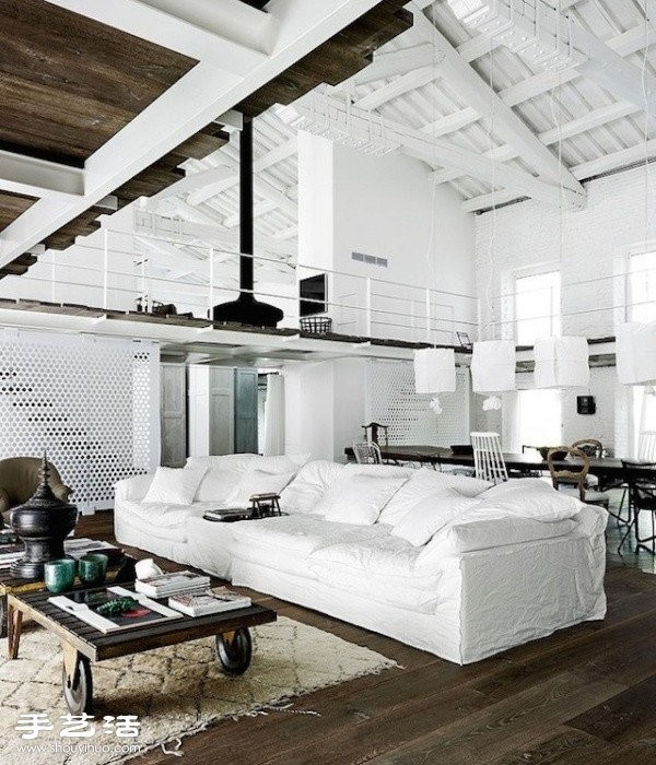 Black and white villa design by Italian designer Paola Navone