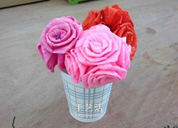 How to make handmade crepe paper roses, how to fold roses and crepe paper flowers