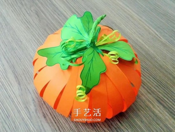 Illustrated tutorial on how to make Halloween pumpkin decorative packaging