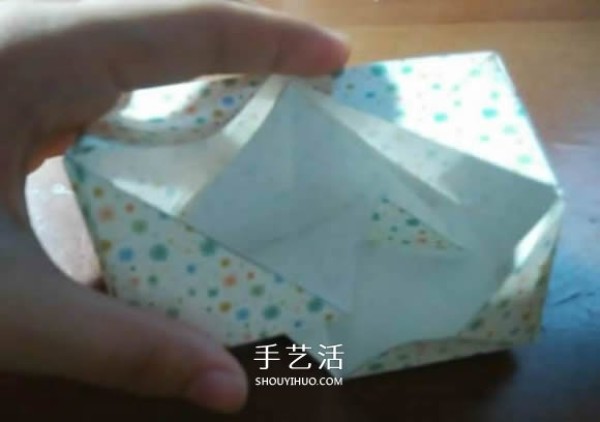 Fun magic box folding diagram and folding steps of a shrinkable box