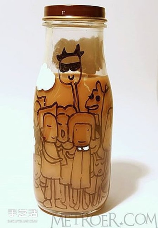 A collection of hand-drawn pictures of beverage bottles for appreciation of handmade beverage bottle paintings