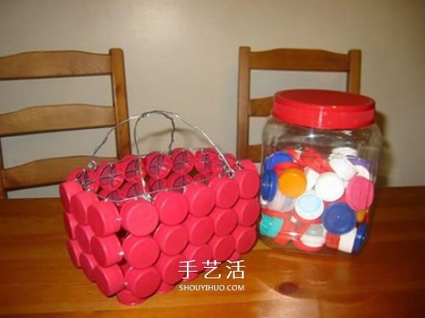 A simple DIY method to use bottle cap waste to make a cute storage basket