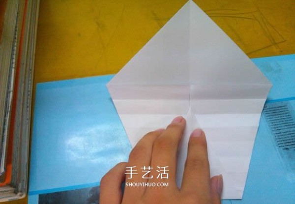 A simple nautilus folding method and an illustration origami ocean shell biology tutorial