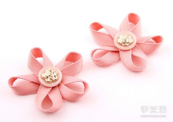 Cute ribbon flowers are handmade and decorated into hair hoops, very suitable for little girls