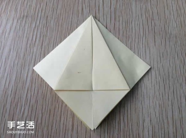 Illustrated tutorial on how to fold an eight-petal flower, steps in the process of origami an eight-petal flower