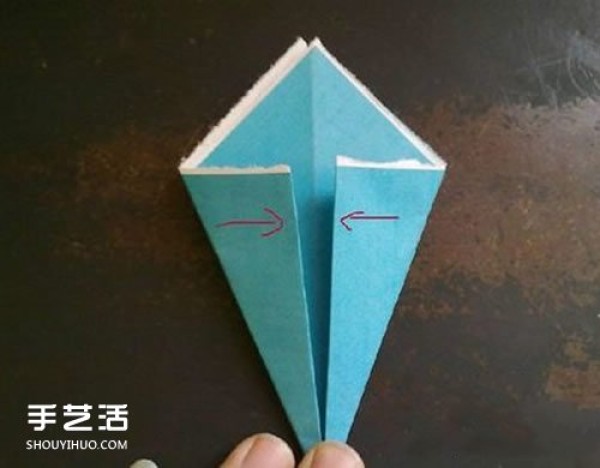 Origami carnation step by step illustration, the folding method of carnation is simple and easy to learn