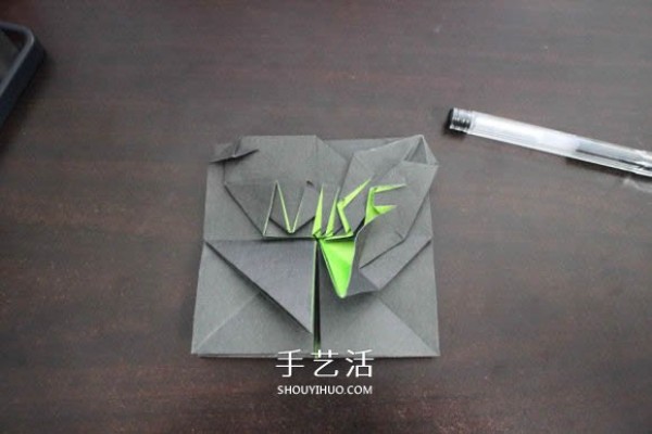 Illustrations of how to fold the NIKE logo using the origami method