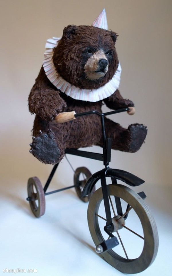 Annie Montgomeries hand-woven animal doll creations