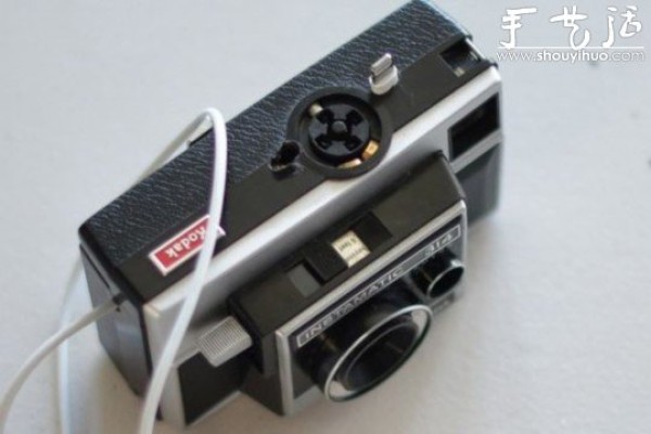 Old camera DIY converted into iPhone charging socket