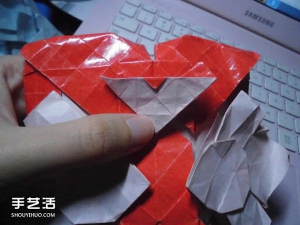 Kissing Fish Origami Illustration of the Super Complex Heart Folding Process