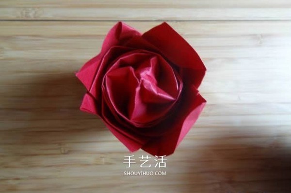 Represents beauty and love! Step-by-step illustration of handmade origami roses