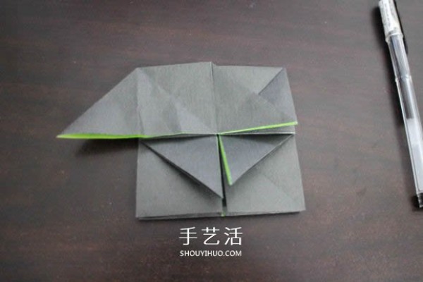 Illustrations of how to fold the NIKE logo using the origami method