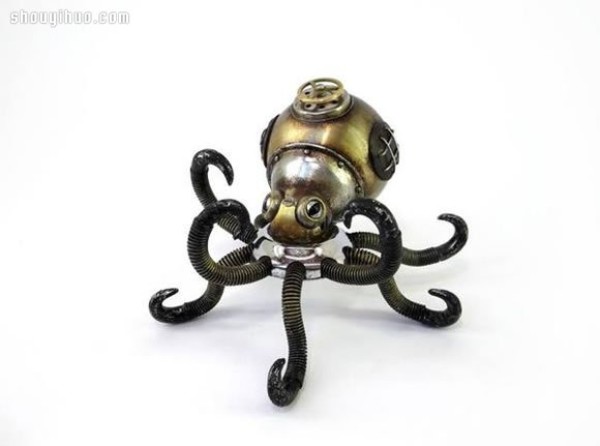 Discarded hardware DIY stunning steampunk style animal sculptures