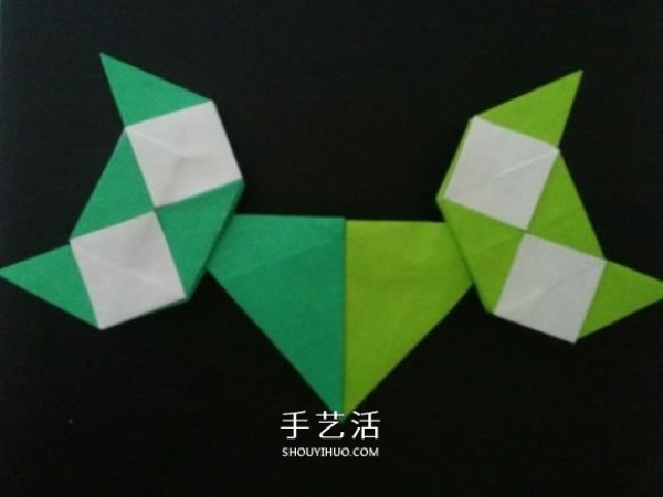 Step-by-step diagram of origami for a handmade kitten. Illustration of how to fold a cute kitten