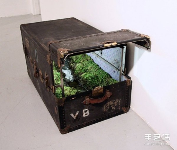 Landscapes and their origins? Put the scenery into an old suitcase