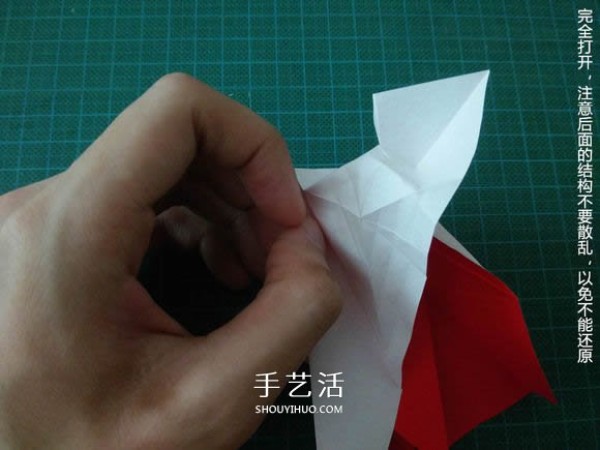 Illustrated tutorial on how to fold the Christmas crane OrigamiHow to make Christmas paper cranes