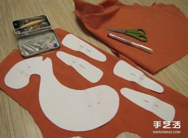 DIY diagram of handmade plush toy horse with drawings of cloth horse