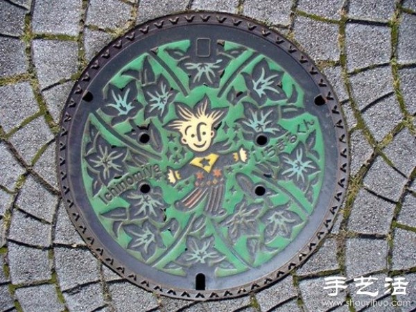 Japanese street creative manhole cover DIY design