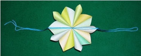 Handmade five-petal flower ball origami illustration, how to make origami five-petal flower ball