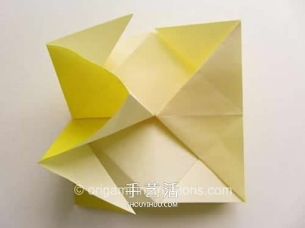 New method of folding a rotating rose, step-by-step diagram of origami rotating rose