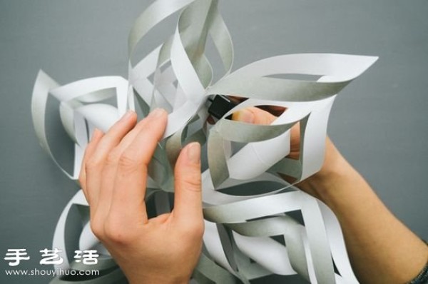 Tutorial on making super beautiful 3D snowflakes by cutting paper by hand