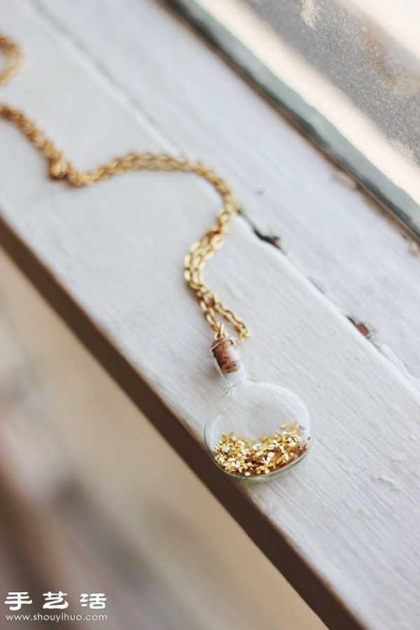 Glass bottle + metal chain DIY to make a wishing bottle necklace