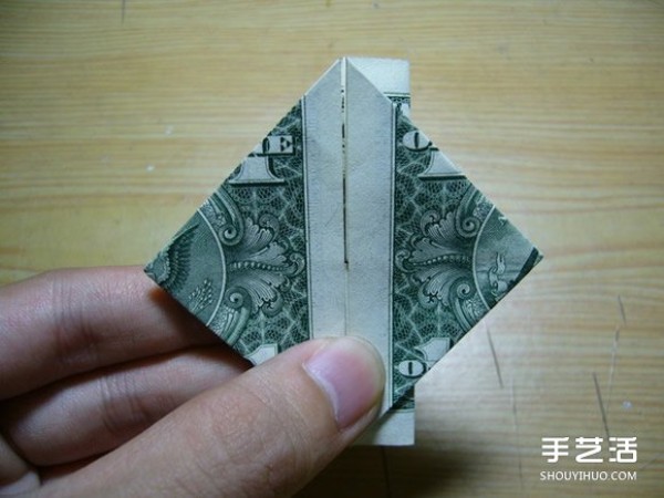 Illustration of folding a dollar bill into a heart, origami of a dollar heart.Method