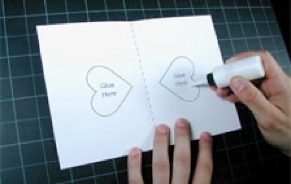 How to make simple love cards and make homemade three-dimensional love cards with illustrations