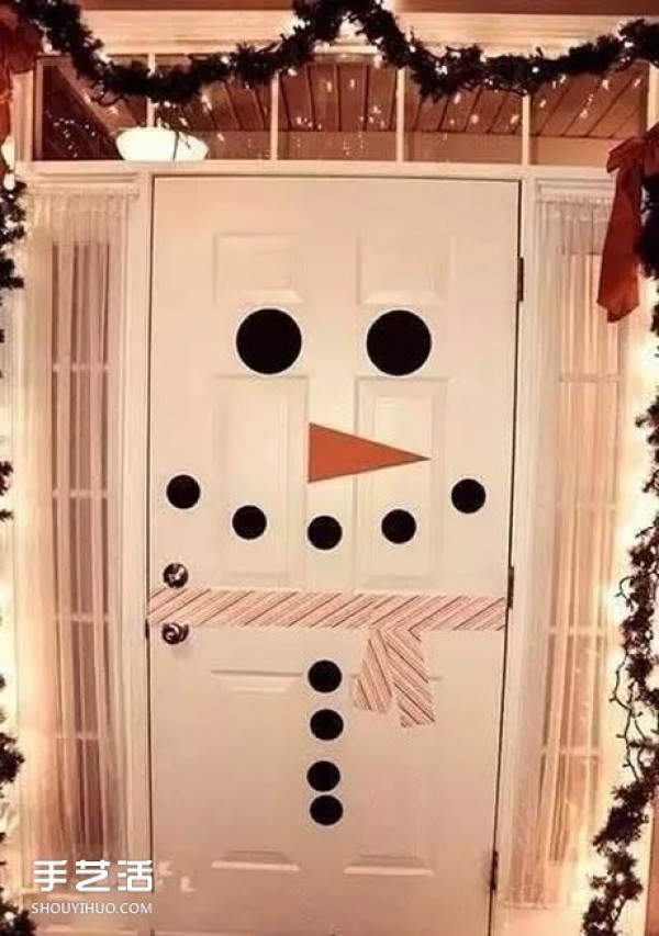 Decoration pictures of chairs and doors for Christmas kindergarten environment creation