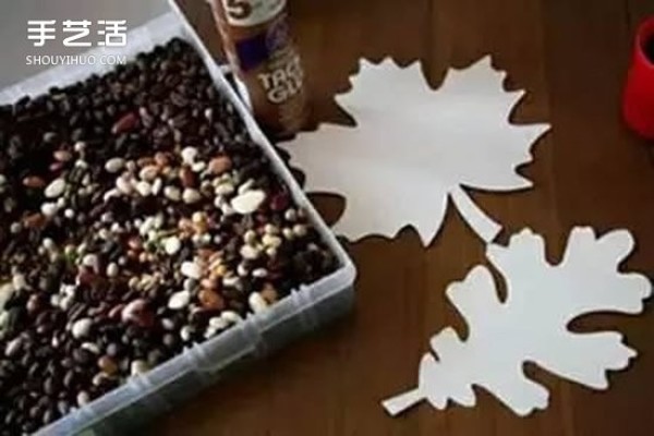 Douzis tutorial on collaging maple leaves, how to collage leaves using beans