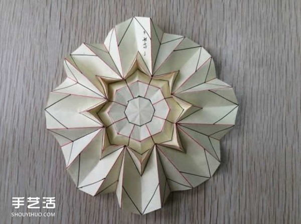 Illustrated tutorial on how to fold an eight-petal flower, steps in the process of origami an eight-petal flower