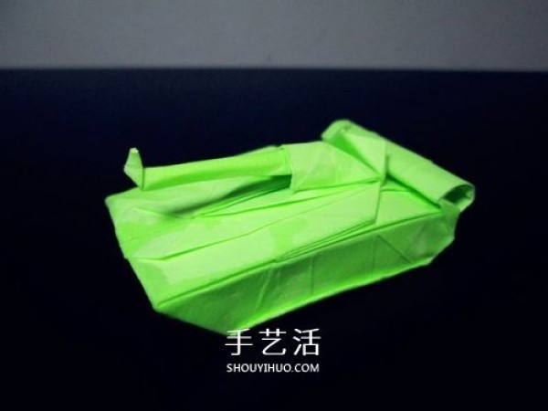 Handmade origami tank illustrated tutorial with detailed steps on how to fold a tank