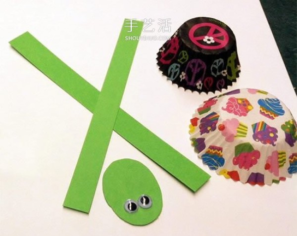 Simple and cute kindergarten handcrafts use cake paper to make little turtles