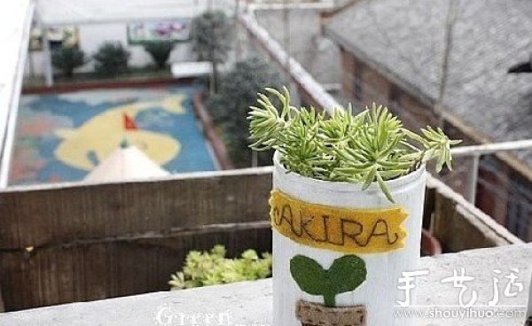 Handmade DIY flower pots from small tin cans