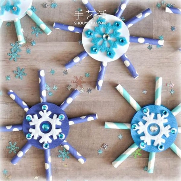 Tutorial on how to make handmade Christmas snowflake decorations with paper straws