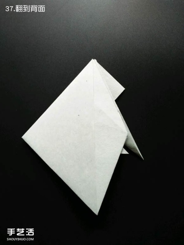 Super complex origami shark illustration, detailed steps for folding a three-dimensional shark