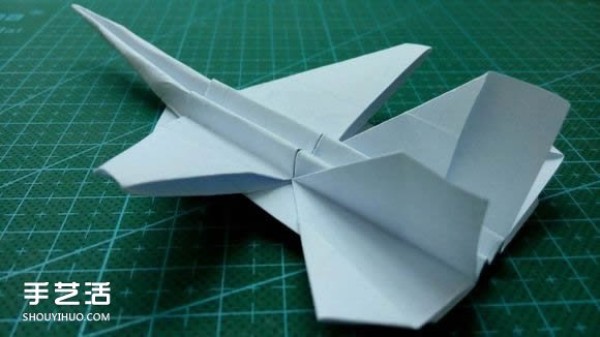 How to use paper to fold a fighter jet and illustrate how to fold an A4 paper fighter jet