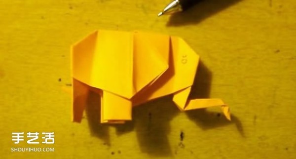 How to fold an elephant with paper, origami illustration of a flat elephant