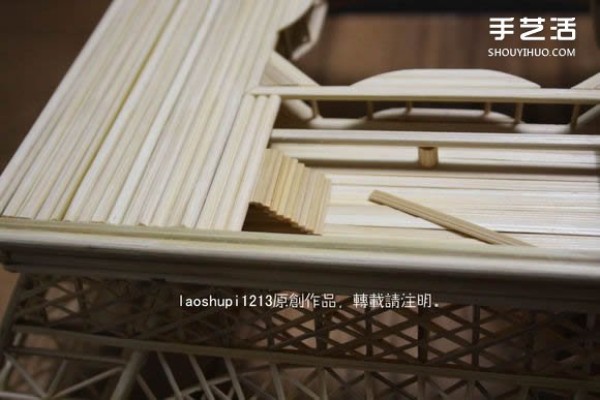 A detailed illustrated tutorial on making a model of the Eiffel Tower using chopsticks and bamboo skewers